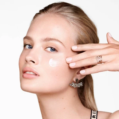 DIOR Capture Totale Super Potent Rich Creme Crème Riche Anti-âge Global 5 DIOR Capture Totale Super Potent Rich Creme Crème Riche Anti-âge Global – Image 3